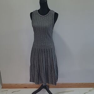 Elegant Black and White Sleeveless Dress